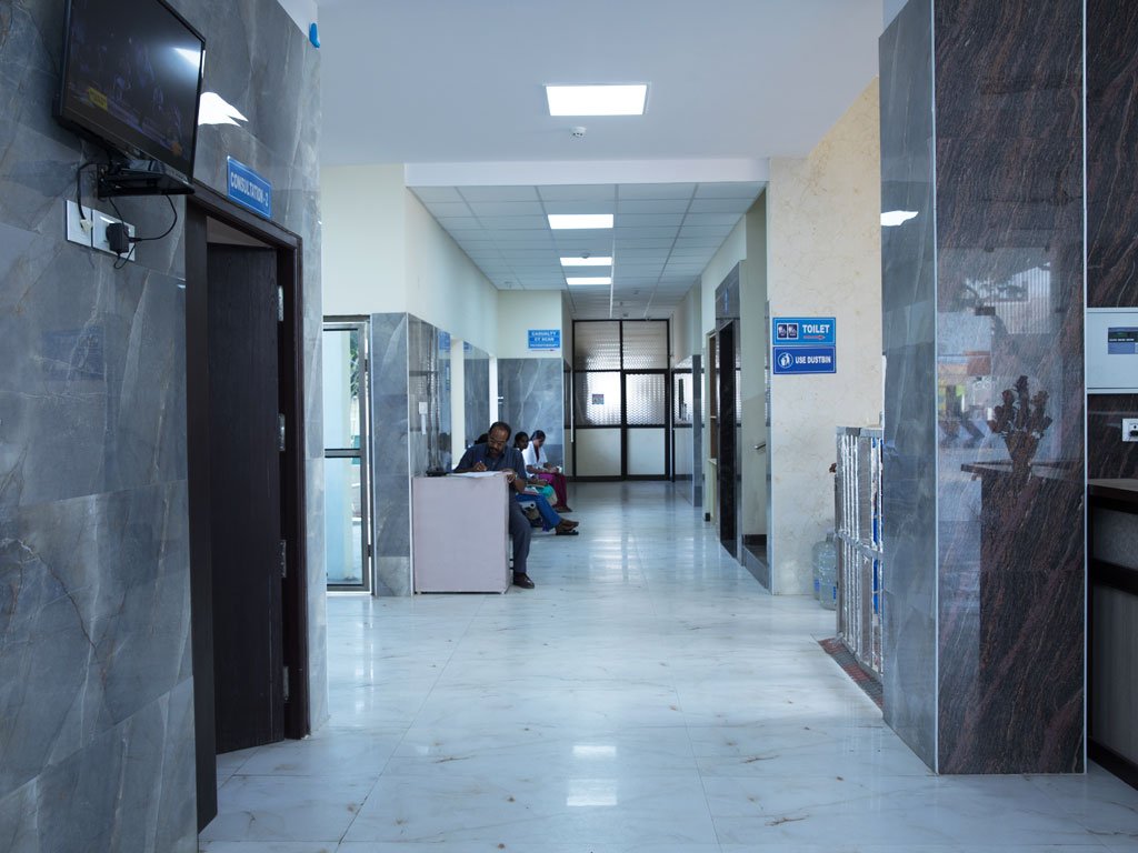 When Do You Really Need Knee Replacement Surgery? Signs & Timing